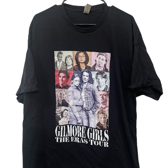 Gildan Tops - Gildan Black Gilmore Girls Graphic Tee